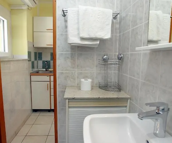 Appartamento Dino Apartma In Soba - Dino Studio&room Portorose