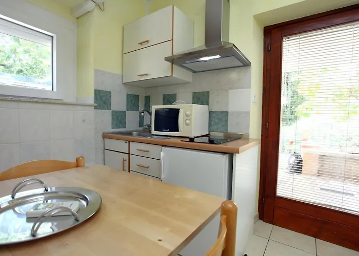 Appartamento Dino Apartma In Soba - Dino Studio&room Portorose