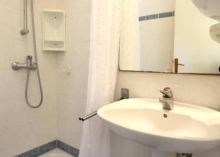 Appartamento Dino Apartma In Soba - Dino Studio&room Portorose